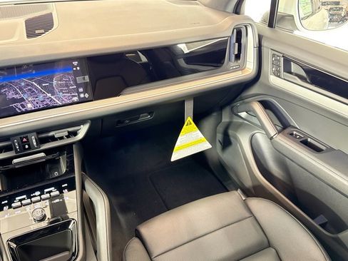 Certified 2026 Porsche Cayenne AWD/4WD image 21