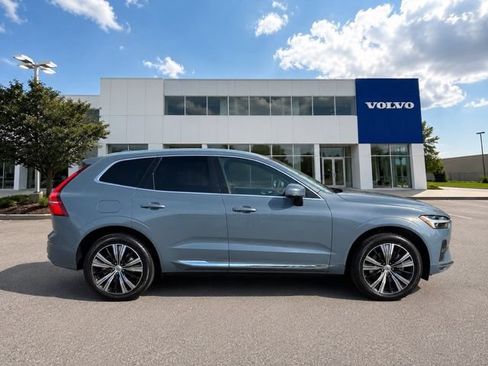 Used 2022 Volvo XC60 B5 Inscription w/ Climate Package AWD/4WD image 3