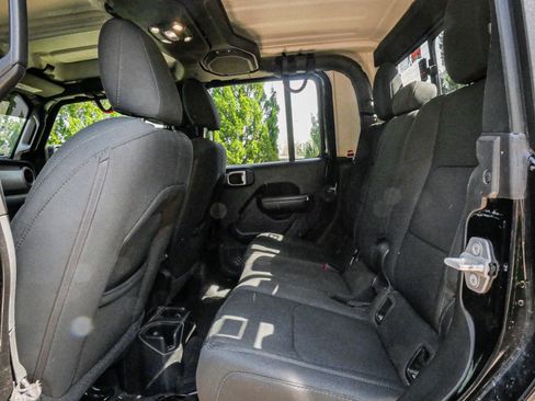 Used 2021 Jeep Gladiator Sport image 7