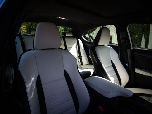 Used 2022 Lexus IS 350 F Sport RWD image 32