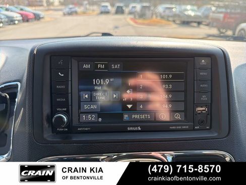 Used 2016 Chrysler Town & Country Touring image 22