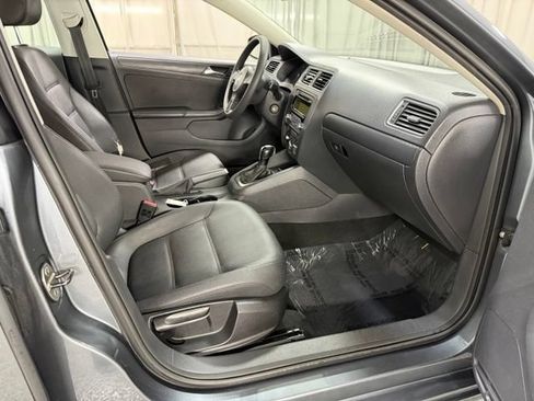 Used 2011 Volkswagen Jetta SE FWD image 7