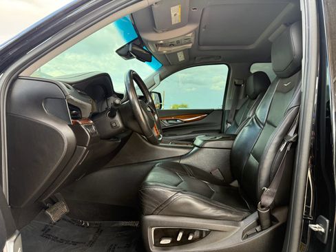 Used 2015 Cadillac Escalade Premium RWD image 10