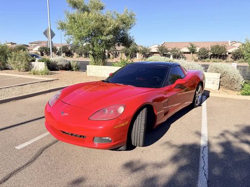 Used 2007 Chevrolet Corvette Coupe w/ Preferred Equipment Group RWD image 3