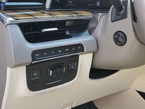 Certified 2023 Cadillac Escalade ESV Premium Luxury Platinum image 17