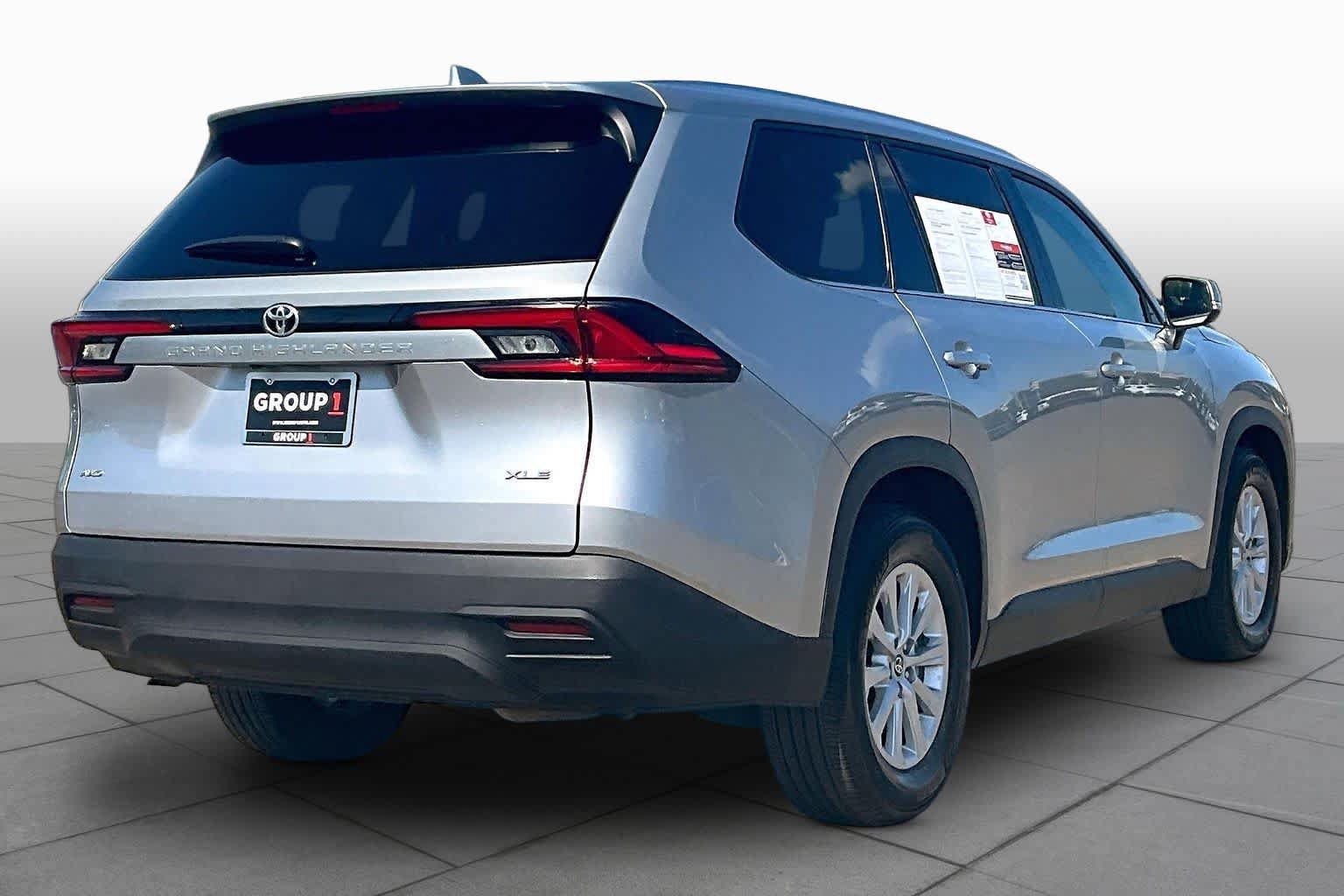 Used 2025 Toyota Grand Highlander AWD image 12