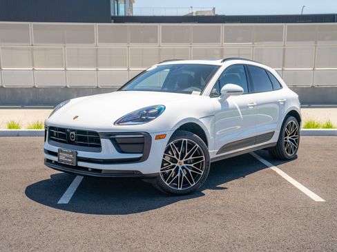 Certified 2026 Porsche Macan AWD/4WD image 1