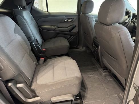 Used 2023 Chevrolet Traverse LT FWD image 12