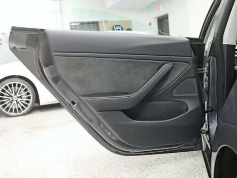 Used 2018 Tesla Model 3 image 32