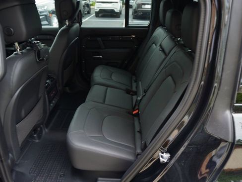 Used 2025 Land Rover Defender 110 X-Dynamic SE AWD/4WD image 34