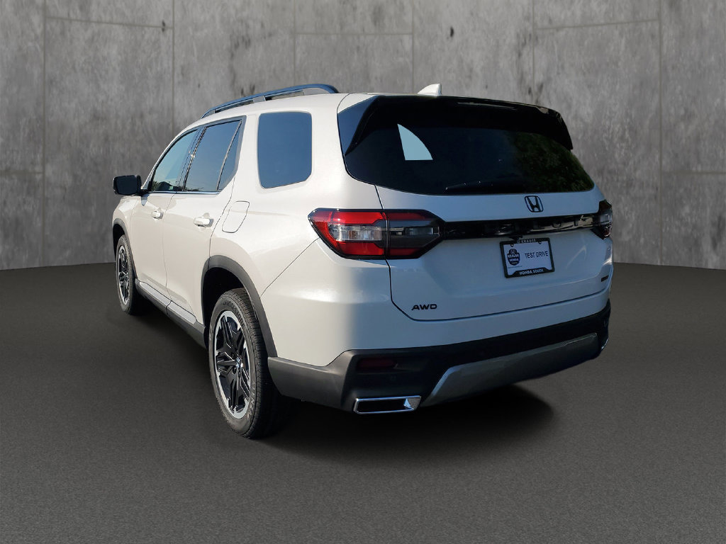 New 2026 Honda Pilot Touring image 4