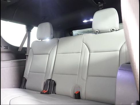Used 2022 Chevrolet Suburban LT w/ Luxury Package AWD/4WD image 11