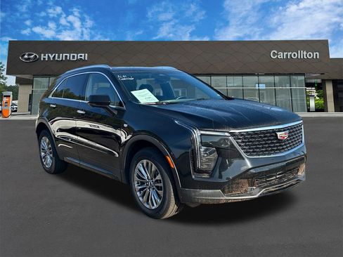 Used 2025 Cadillac XT4 Premium Luxury image 3