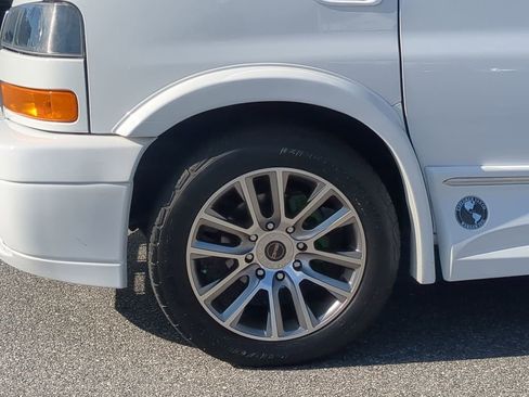 Used 2021 GMC Savana 2500 w/ Enhanced Convenience Package image 19