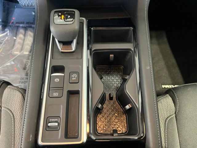 Certified 2025 Nissan Pathfinder SV FWD image 16