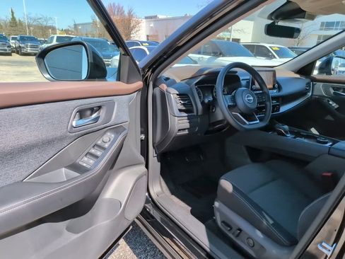 Used 2023 Nissan Rogue SV AWD/4WD image 20