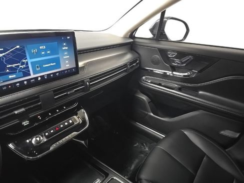 Used 2024 Lincoln Corsair AWD image 30