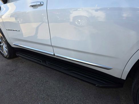 Used 2023 GMC Yukon Denali w/ Advanced Technology Package image 10