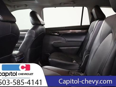 Used 2022 Toyota Highlander Limited AWD/4WD image 31