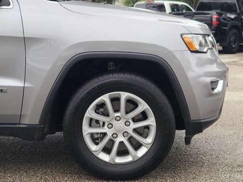Used 2021 Jeep Grand Cherokee Laredo RWD image 9