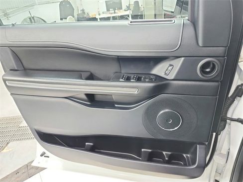 Used 2020 Ford Expedition XLT image 30