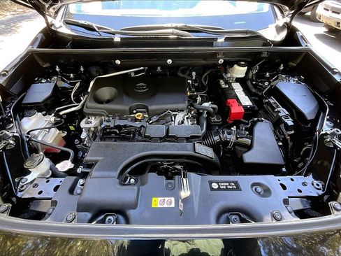 Used 2021 Toyota RAV4 LE image 27