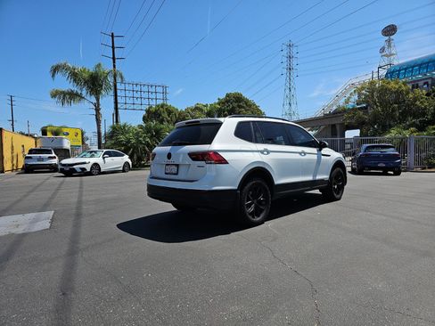 Used 2023 Volkswagen Tiguan SE w/ Panoramic Sunroof Package AWD/4WD image 5