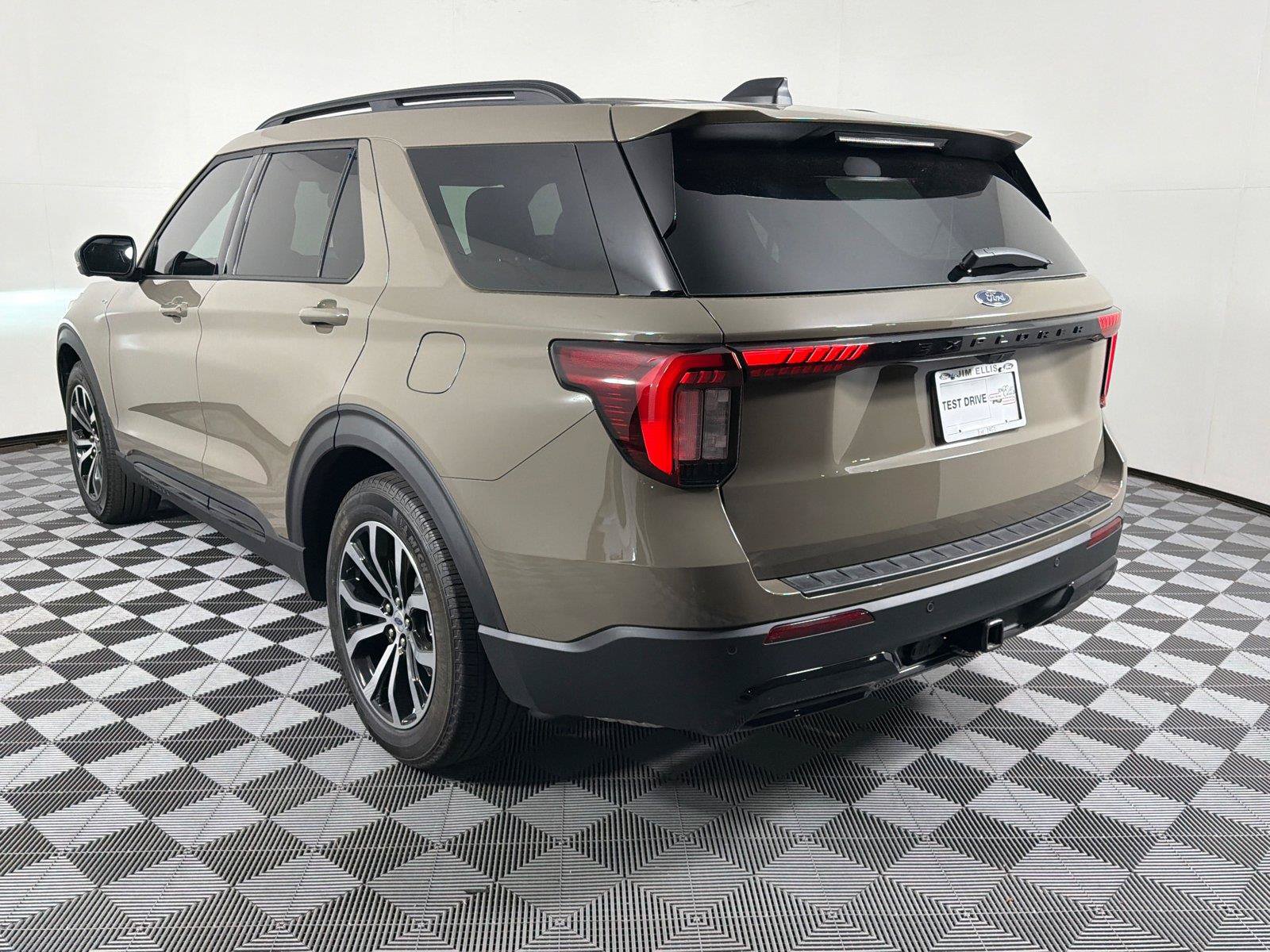 Used 2026 Ford Explorer ST-Line w/ Premium Package RWD image 5
