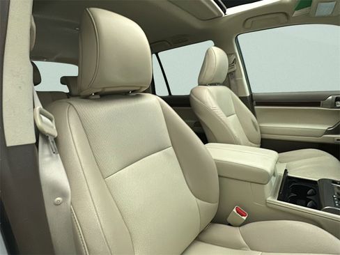 Used 2018 Lexus GX 460 Premium w/ Premium Package image 18