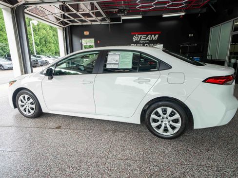 Used 2024 Toyota Corolla LE FWD image 2