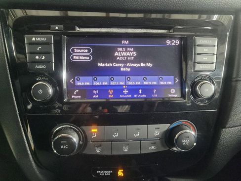 Used 2018 Nissan Rogue S image 25