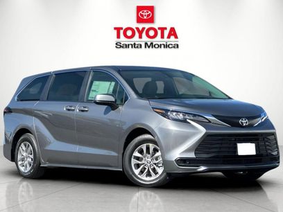 New 2026 Toyota Sienna LE