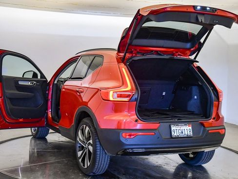 Certified 2025 Volvo XC40 B5 Ultra w/ Climate Package image 27