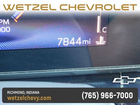 Used 2025 Chevrolet Trax RS w/ Sunroof Package FWD image 31