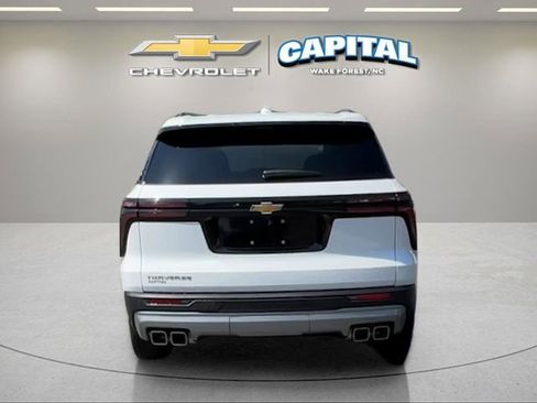 Used 2026 Chevrolet Traverse LT w/ Sun and Wheel Package FWD image 5
