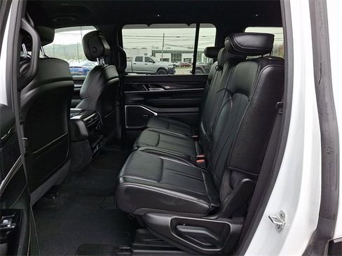 Used 2024 Jeep Wagoneer 4WD w/ Convenience Group I image 14