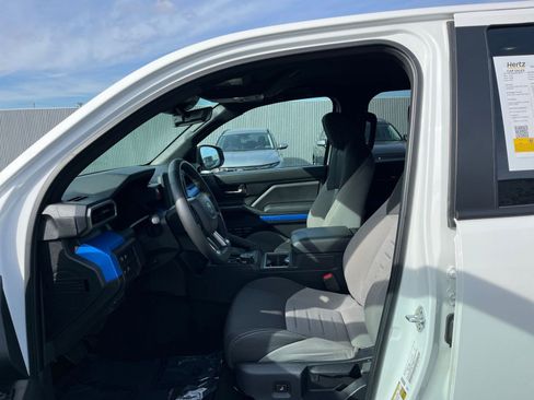 Used 2025 Toyota Tacoma TRD Off-Road image 27