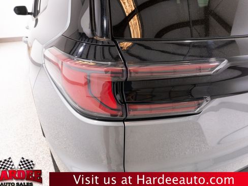 Used 2026 GMC Acadia Elevation w/ Elevation Premium Package FWD image 9