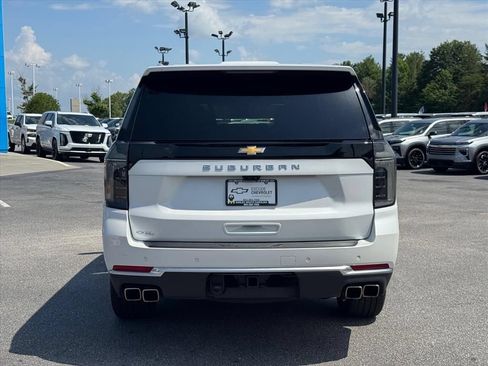 Used 2025 Chevrolet Suburban High Country AWD/4WD image 4