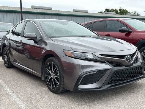 Used 2023 Toyota Camry SE FWD image 3