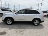 Used 2014 Kia Sorento LX image 2