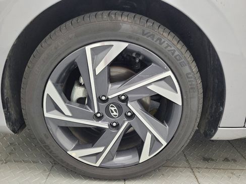 Used 2025 Hyundai Elantra Sport FWD image 31