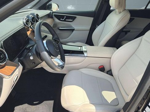 Used 2024 Mercedes-Benz GLC 300 4MATIC image 5