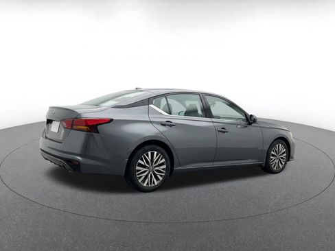 Used 2025 Nissan Altima 2.5 SV FWD image 9