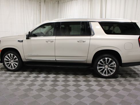 Used 2023 GMC Yukon XL Denali RWD image 35