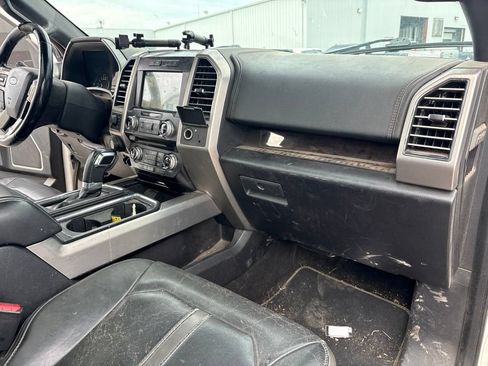 Used 2017 Ford F150 Platinum w/ Equipment Group 701A Luxury AWD/4WD image 34