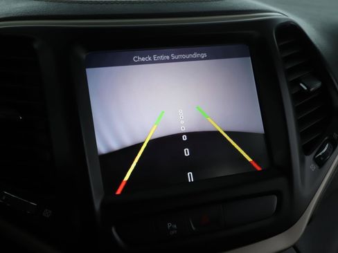 Used 2018 Jeep Cherokee Limited image 12