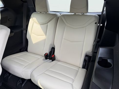 Used 2024 Cadillac XT6 Sport w/ LPO, Floor Liner Package AWD/4WD image 14