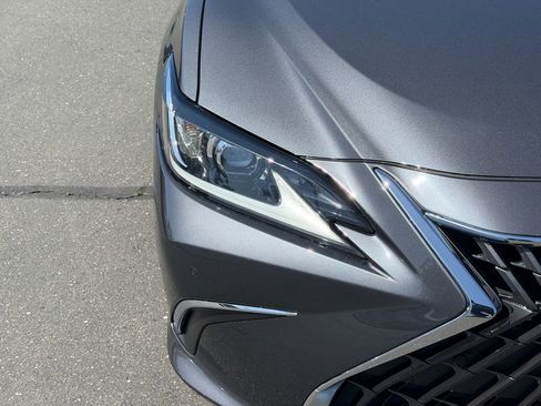 Used 2023 Lexus ES 250 w/ Premium Package AWD/4WD image 5