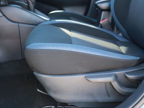 Used 2023 Nissan Versa SV image 9